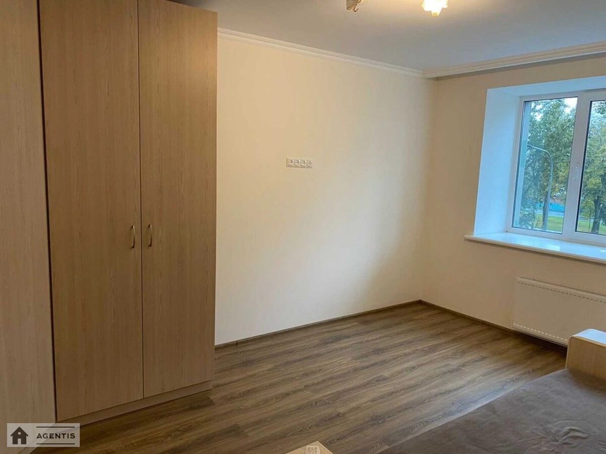 Apartment for rent 1 room, 45 m², 2nd fl./22 floors. Akademika Vernadskoho bulv., Kyiv. 