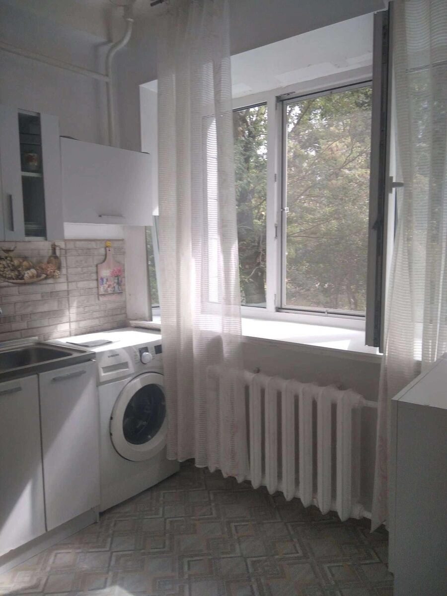 Apartment for rent 1 room, 42 m², 1st fl./9 floors. Dniprovskyy rayon, Kyiv. 