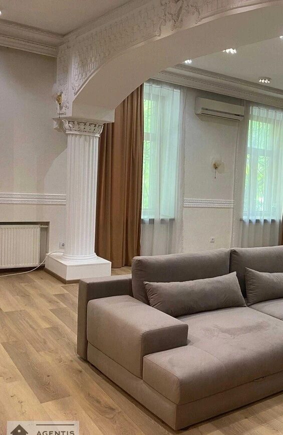 Apartment for rent 4 rooms, 153 m², 2nd fl./5 floors. 15, Hreschatyk 15, Kyiv. 