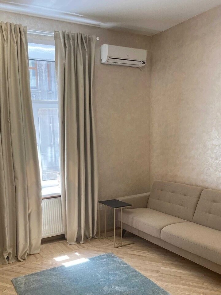 Apartment for rent 4 rooms, 153 m², 2nd fl./5 floors. 15, Hreschatyk 15, Kyiv. 