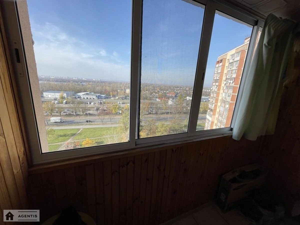 Apartment for rent 3 rooms, 70 m², 12th fl./16 floors. Kashtanova, Kyiv. 