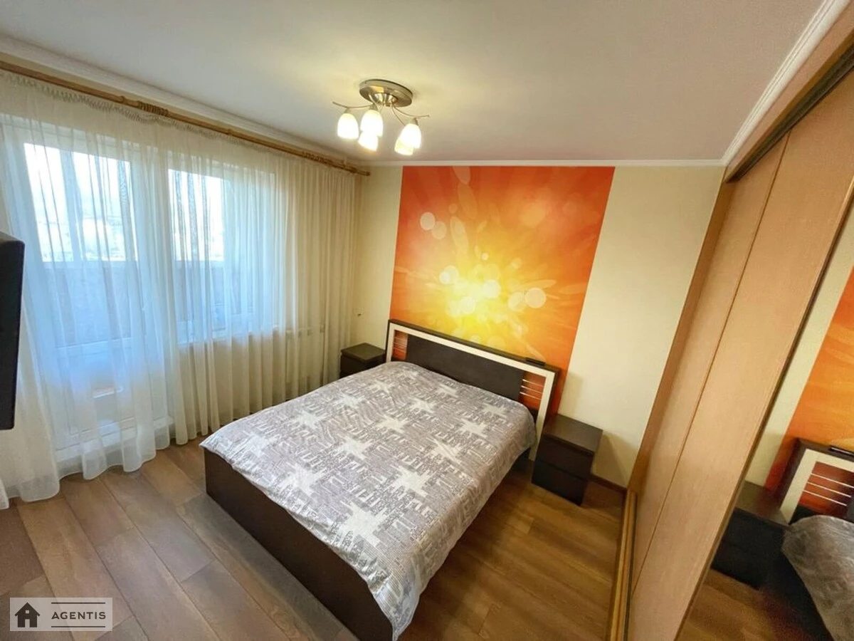 Apartment for rent 3 rooms, 70 m², 12th fl./16 floors. Kashtanova, Kyiv. 