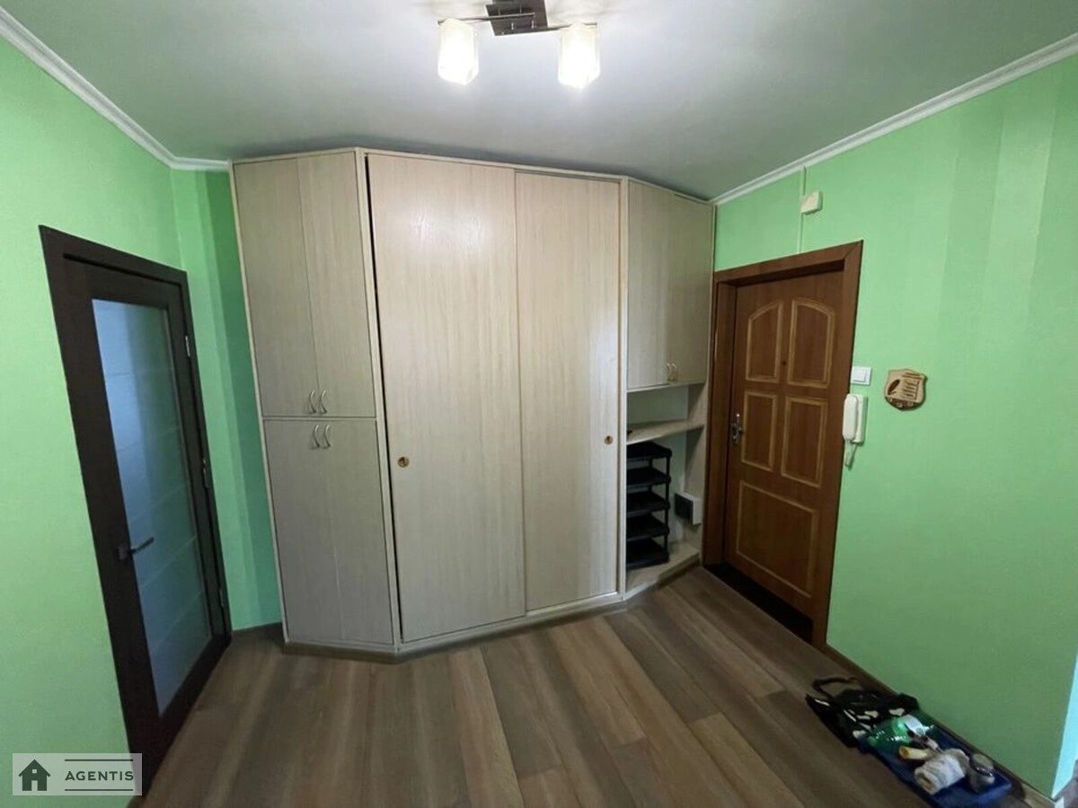 Здам квартиру 3 кімнати, 70 m², 12 пов./16 поверхів. Каштанова, Київ. 