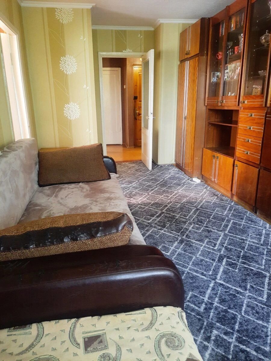 Apartment for rent 3 rooms, 50 m², 4th fl./5 floors. 66, Almatynska vul., Kyiv. 