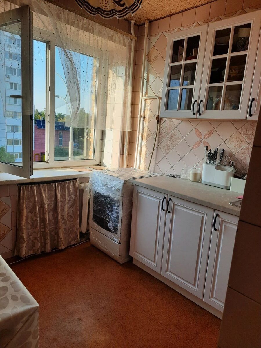 Apartment for rent 3 rooms, 50 m², 4th fl./5 floors. 66, Almatynska vul., Kyiv. 