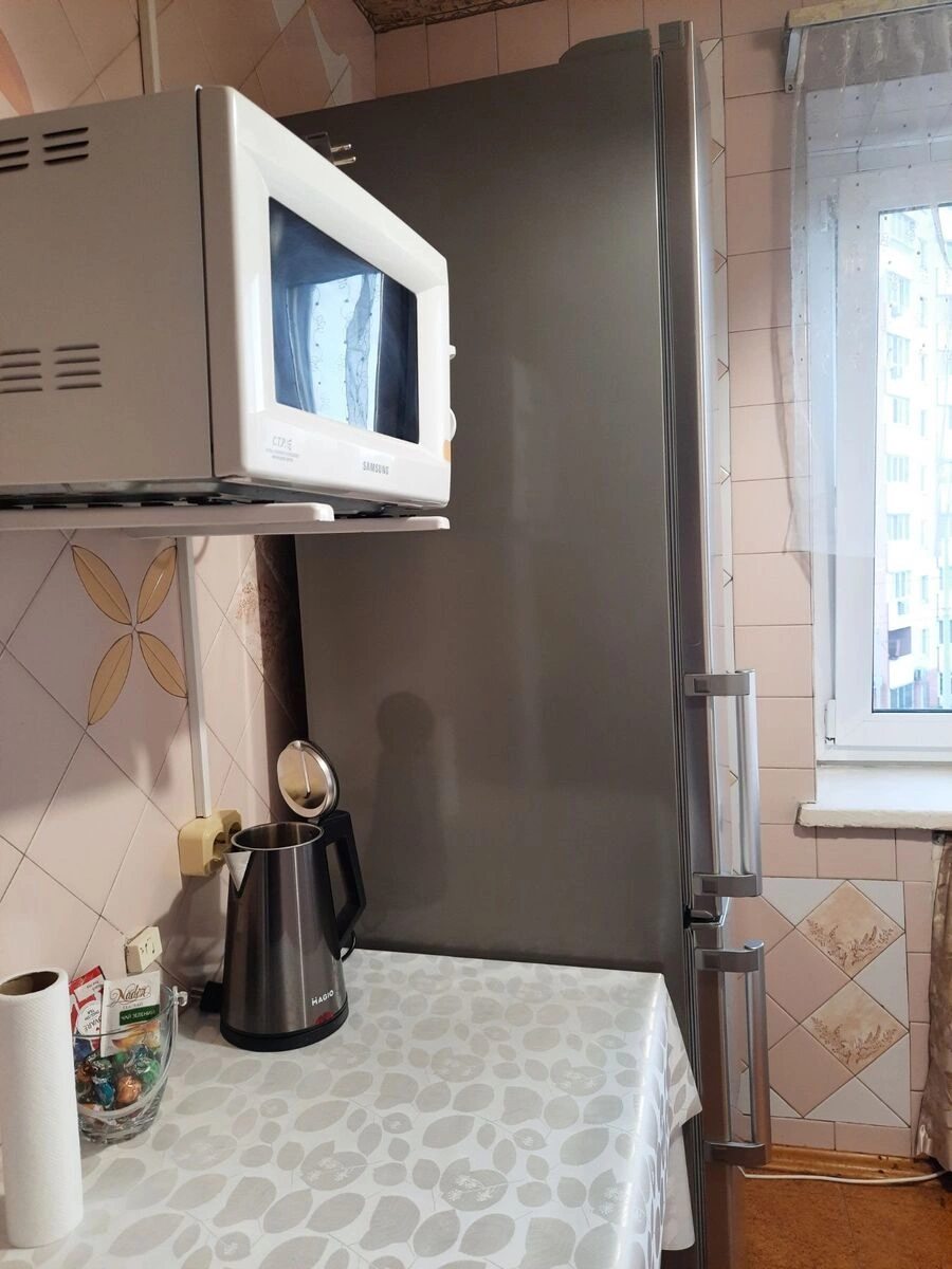 Apartment for rent 3 rooms, 50 m², 4th fl./5 floors. 66, Almatynska vul., Kyiv. 