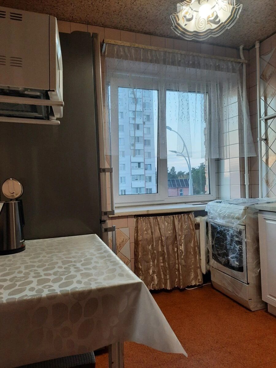 Apartment for rent 3 rooms, 50 m², 4th fl./5 floors. 66, Almatynska vul., Kyiv. 