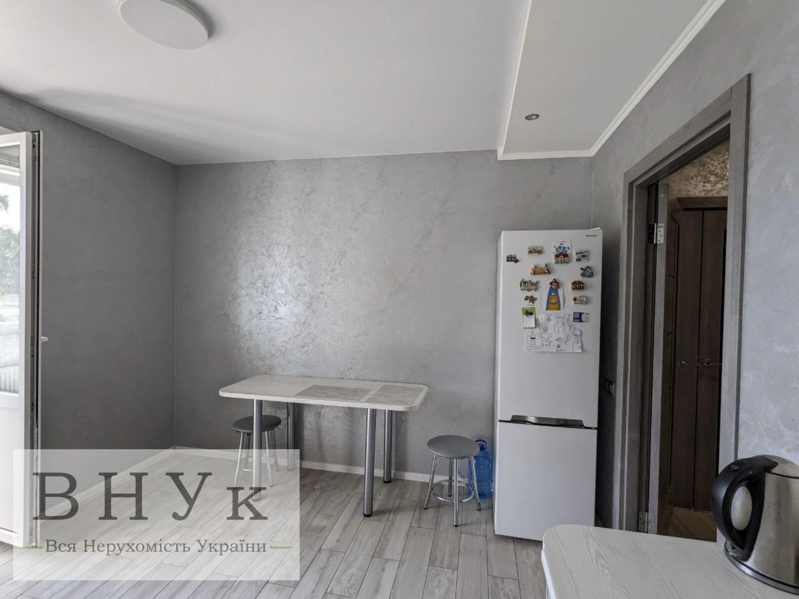 Apartments for sale 2 rooms, 77 m², 4th fl./11 floors. Kvitkova vul., Ternopil. 