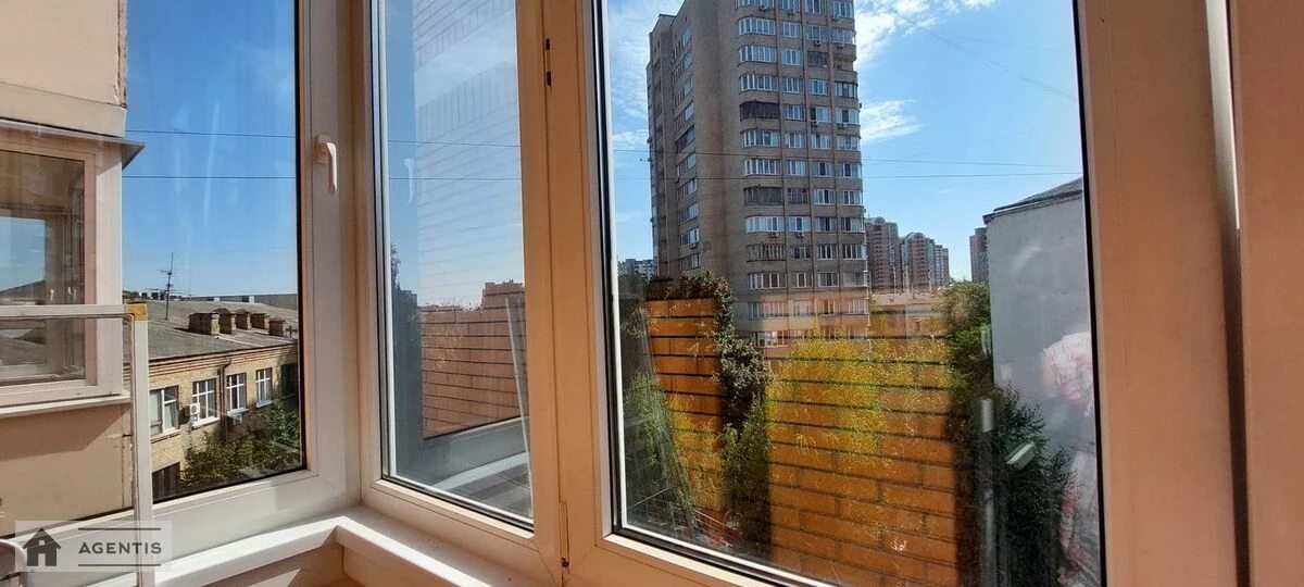 Сдам квартиру 3 комнаты, 160 m², 5 эт./18 этажей. 1, Лескова 1, Киев. 