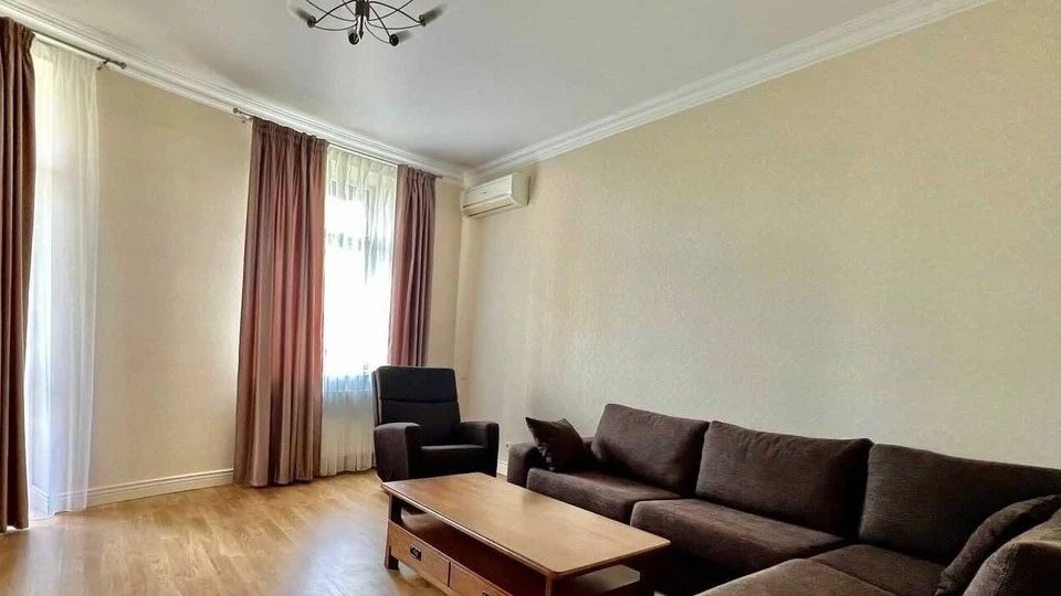 Сдам квартиру 2 комнаты, 75 m², 7 эт./27 этажей. 7, Леси Украинки 7, Киев. 