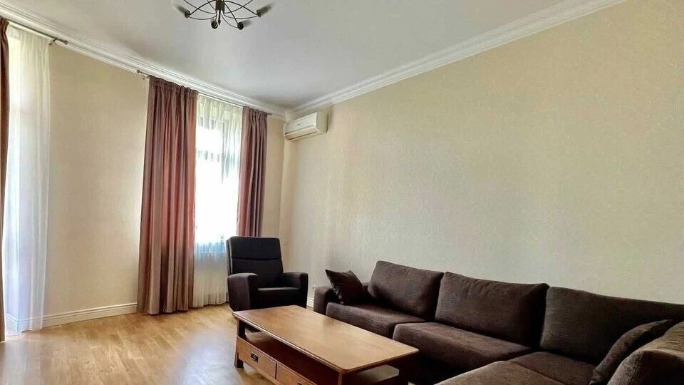 Сдам квартиру 2 комнаты, 75 m², 7 эт./27 этажей. 7, Леси Украинки 7, Киев. 