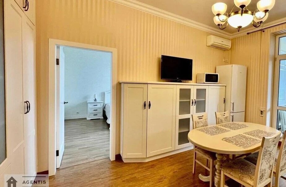 Сдам квартиру 2 комнаты, 75 m², 7 эт./27 этажей. 7, Леси Украинки 7, Киев. 