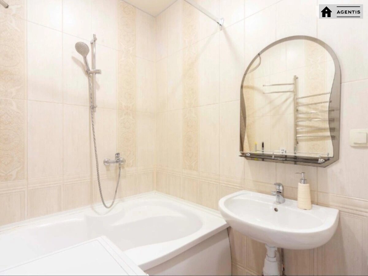 Apartment for rent 3 rooms, 74 m², 5th fl./10 floors. 8, Akademika Pysarzhevskoho vul., Kyiv. 