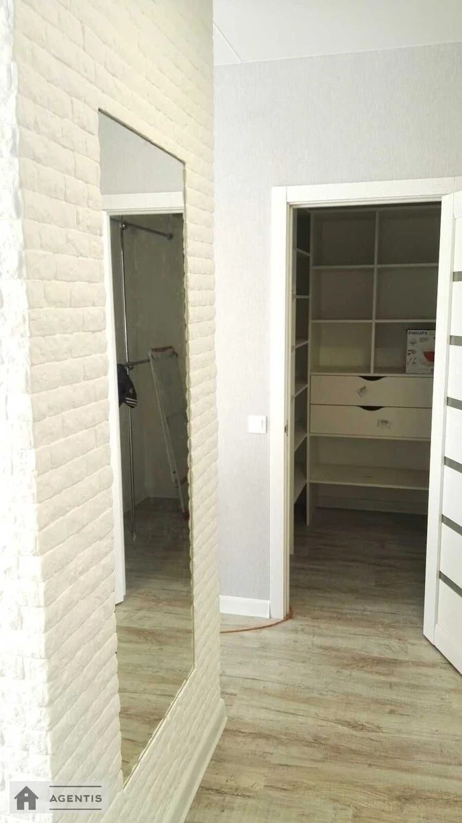 Сдам квартиру 1 комната, 48 m², 3 эт./12 этажей. Нивська вул., Киев. 