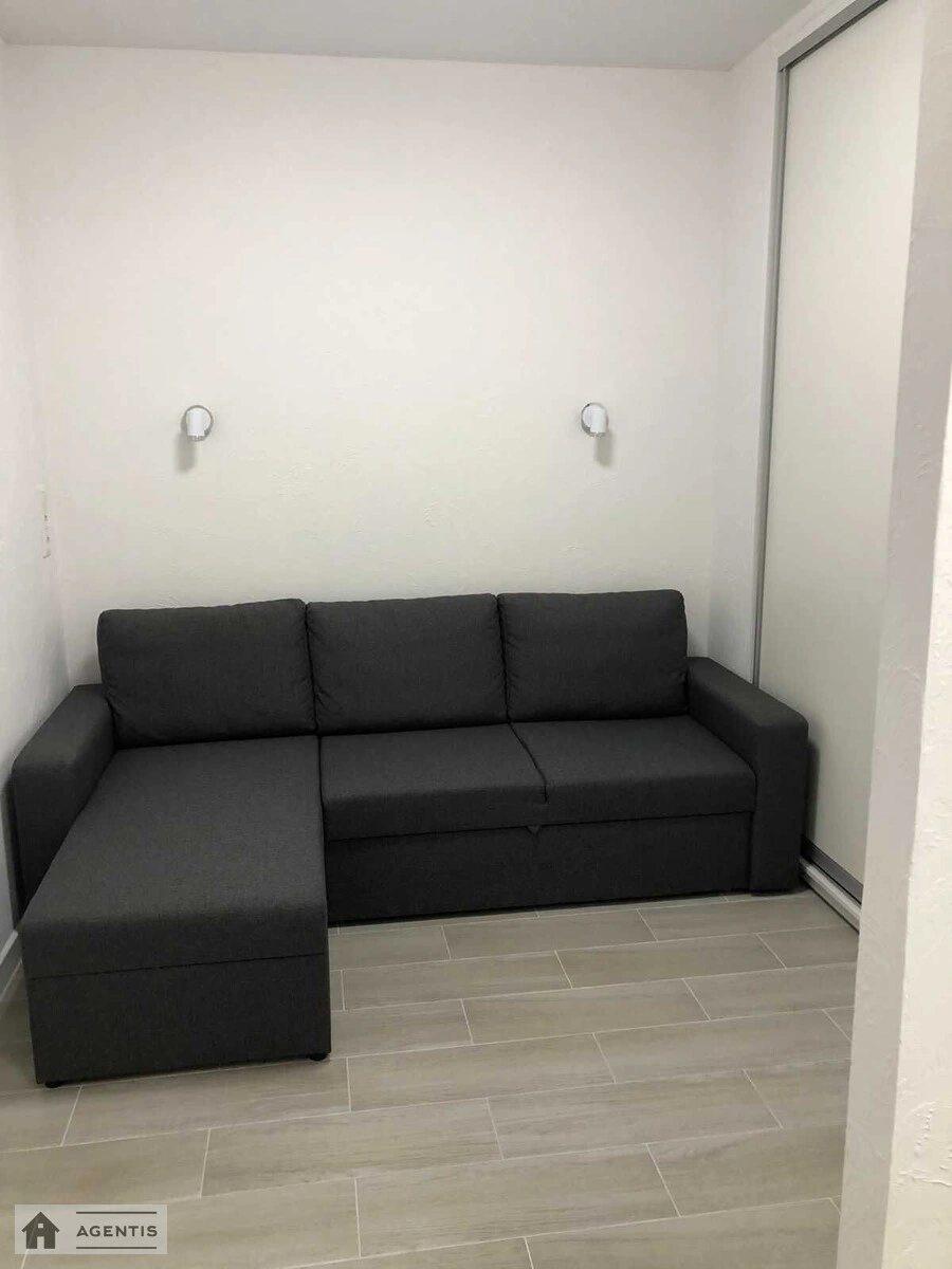 Сдам квартиру 1 комната, 42 m², 4 эт./25 этажей. 40, Ревуцкого 40, Киев. 