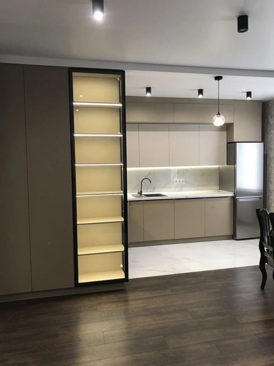 Сдам квартиру 1 комната, 42 m², 4 эт./6 этажей. Бровары. 