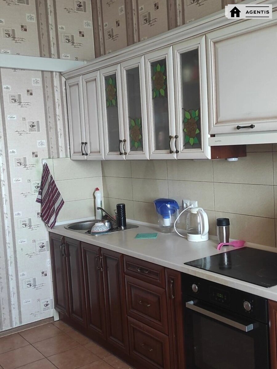 Apartment for rent 3 rooms, 94 m², 19th fl./22 floors. 12, Hnata Khotkevycha vul. Chervonohvardiyska, Kyiv. 