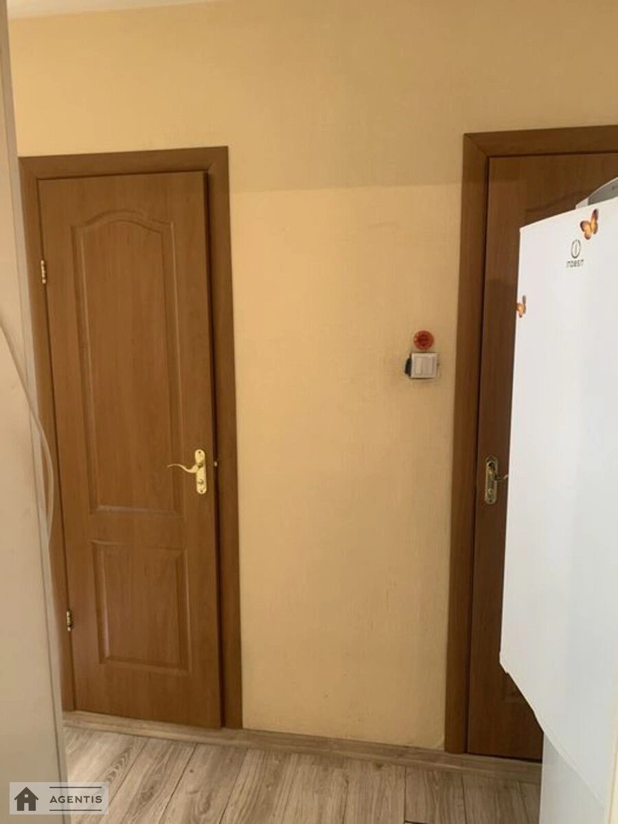 Здам квартиру 2 кімнати, 52 m², 1 пов./9 поверхів. 26, Володимира Івасюка просп. (Героїв Сталінграда), Київ. 