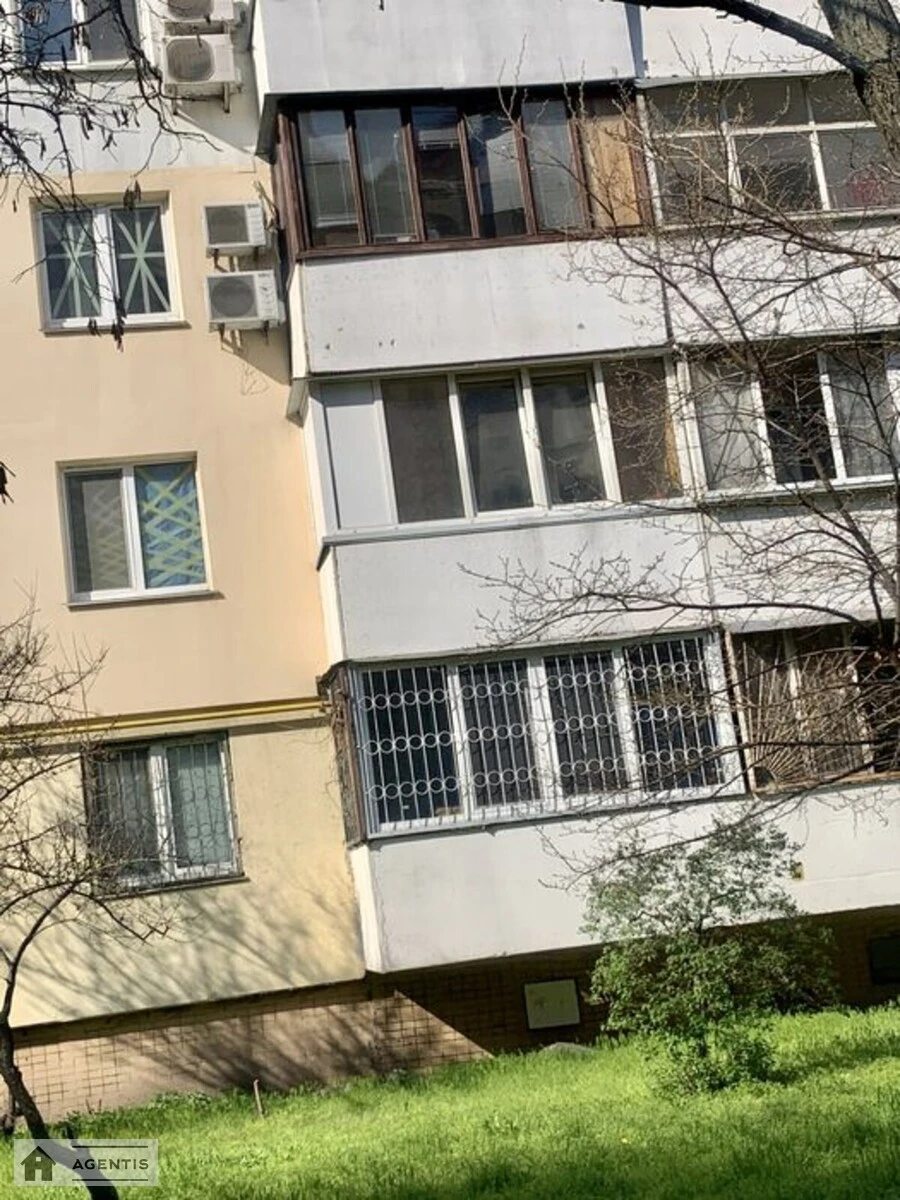 Здам квартиру 2 кімнати, 52 m², 1 пов./9 поверхів. 26, Володимира Івасюка просп. (Героїв Сталінграда), Київ. 