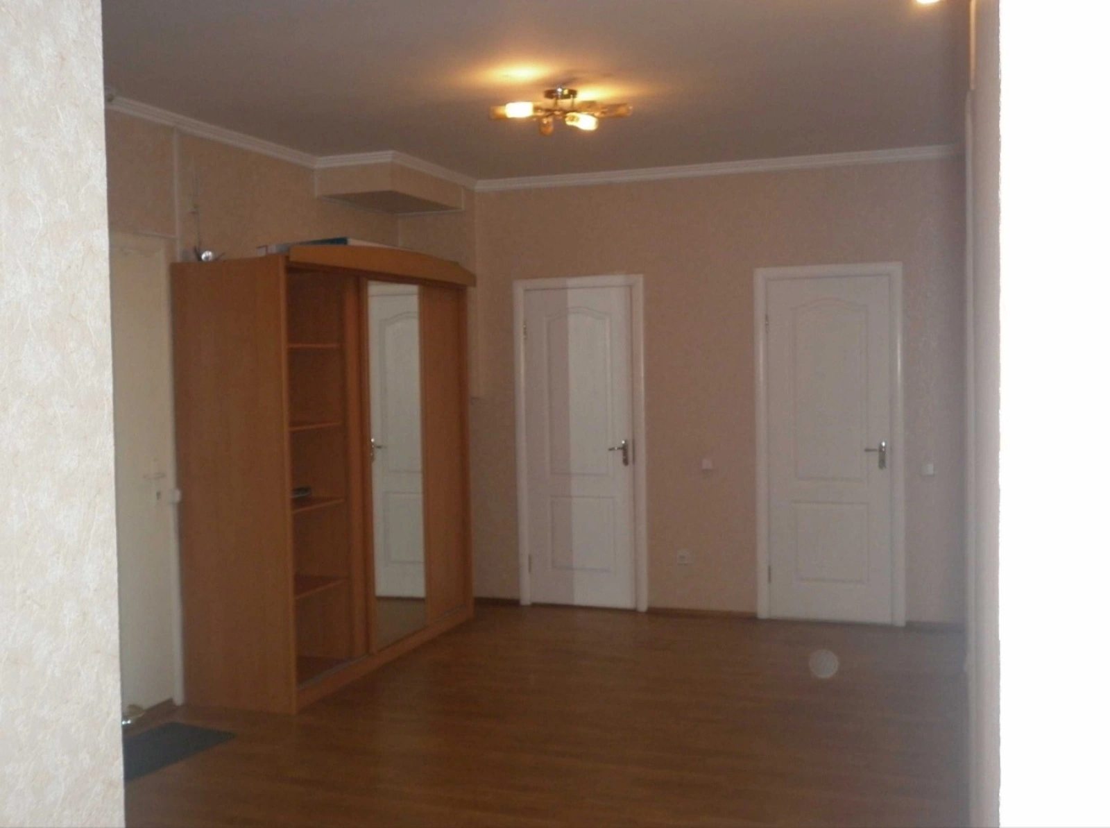 Apartments for sale 3 rooms, 112 m², 10th fl./25 floors. 5, Nizhynska 5, Kyiv. 