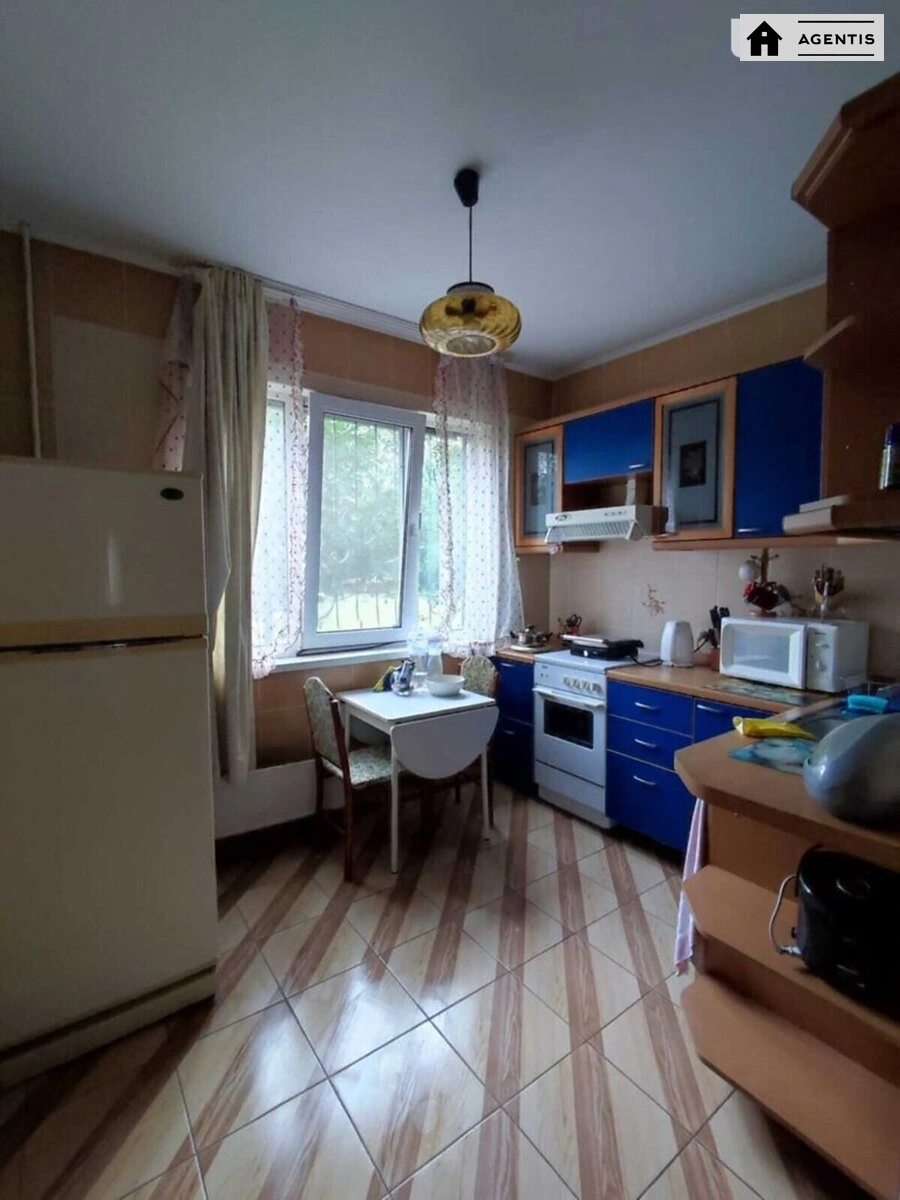 Сдам квартиру 2 комнаты, 54 m², 1 эт./1 эт.. Академіка Заболотного вул., Киев. 