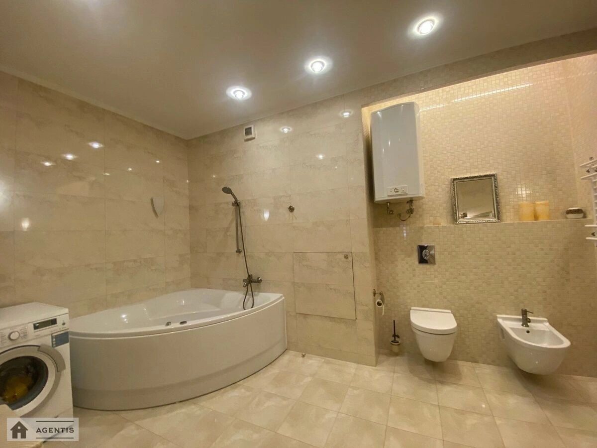 Сдам квартиру 4 комнаты, 160 m², 4 эт./17 этажей. 18, Павловская 18, Киев. 