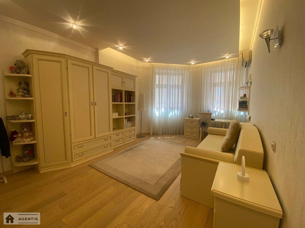 Сдам квартиру 4 комнаты, 160 m², 4 эт./17 этажей. 18, Павловская 18, Киев. 