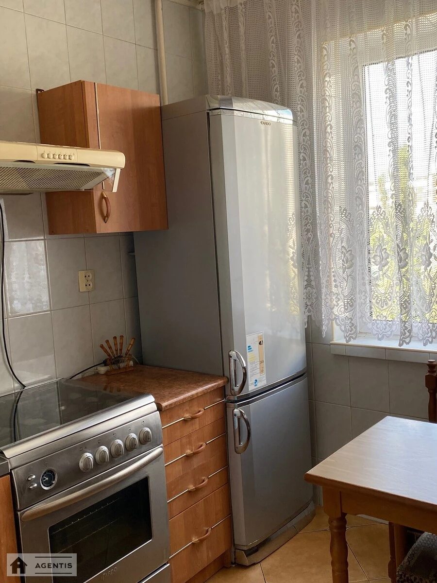 Здам квартиру 3 кімнати, 68 m², 7 пов./9 поверхів. 1, Свободи 1, Київ. 