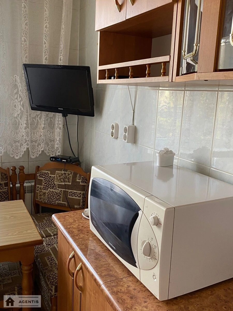 Здам квартиру 3 кімнати, 68 m², 7 пов./9 поверхів. 1, Свободи 1, Київ. 