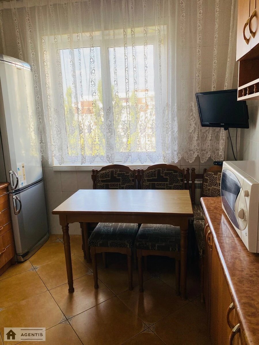 Apartment for rent 3 rooms, 68 m², 7th fl./9 floors. 1, Svobody 1, Kyiv. 