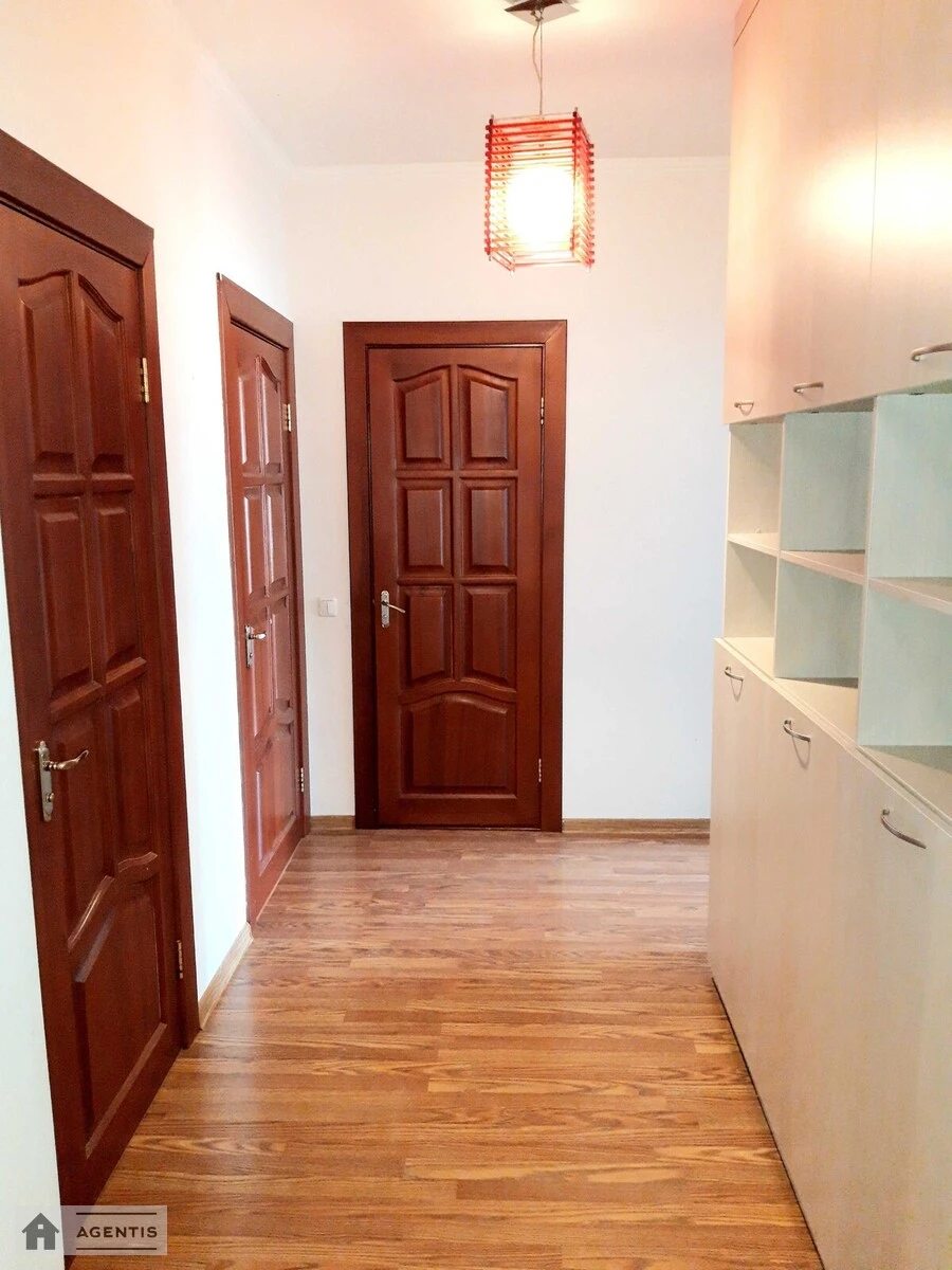 Apartment for rent 3 rooms, 107 m², 4th fl./6 floors. Mykhayla Kotsyubynskoho vul., Kyiv. 