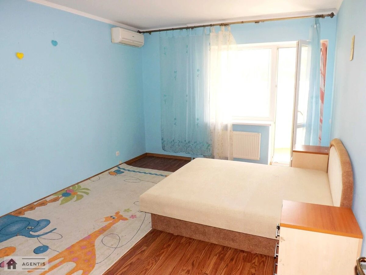 Здам квартиру 3 кімнати, 107 m², 4 пов./6 поверхів. Михайла Коцюбинського вул., Київ. 