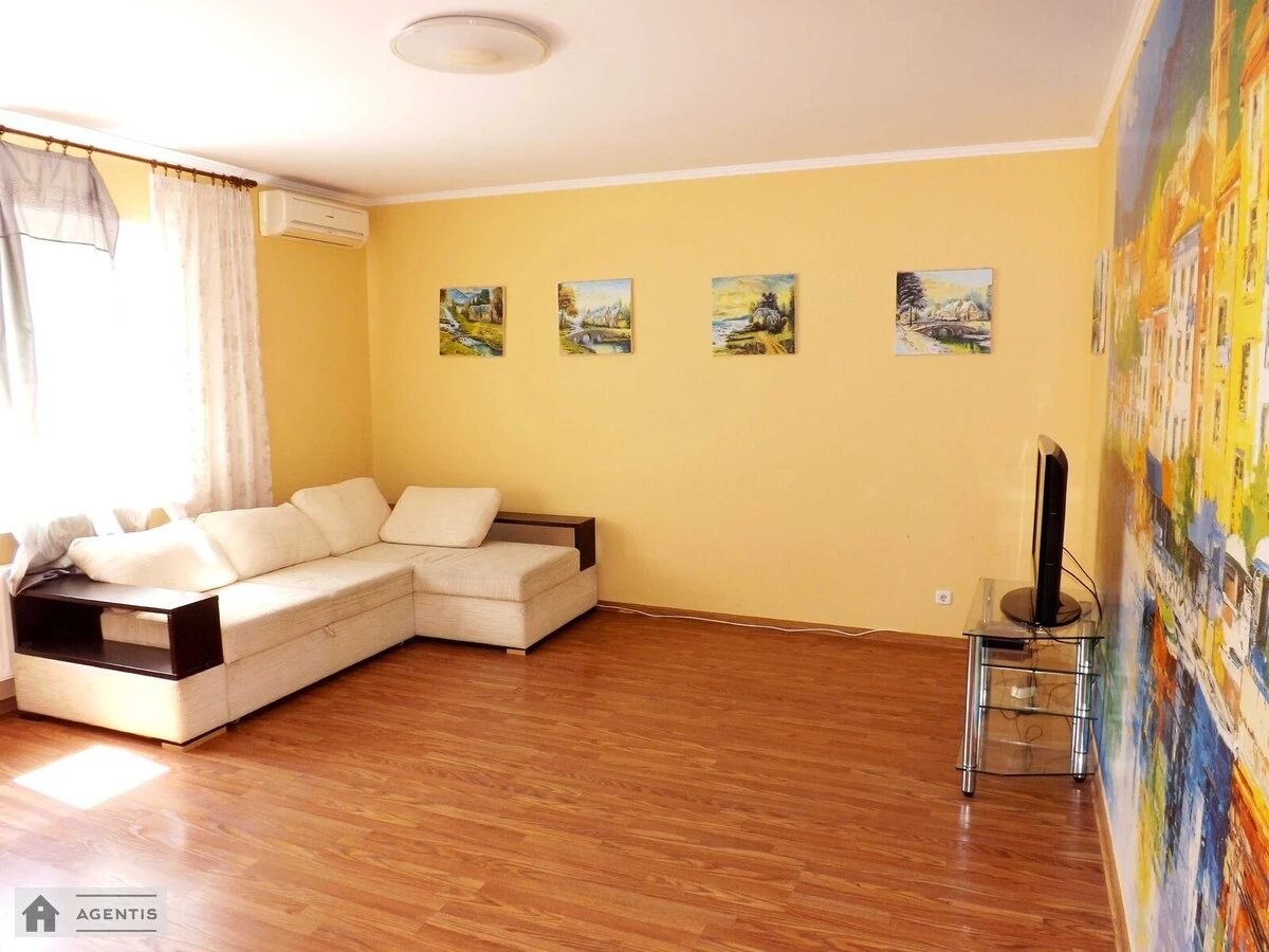 Apartment for rent 3 rooms, 107 m², 4th fl./6 floors. Mykhayla Kotsyubynskoho vul., Kyiv. 