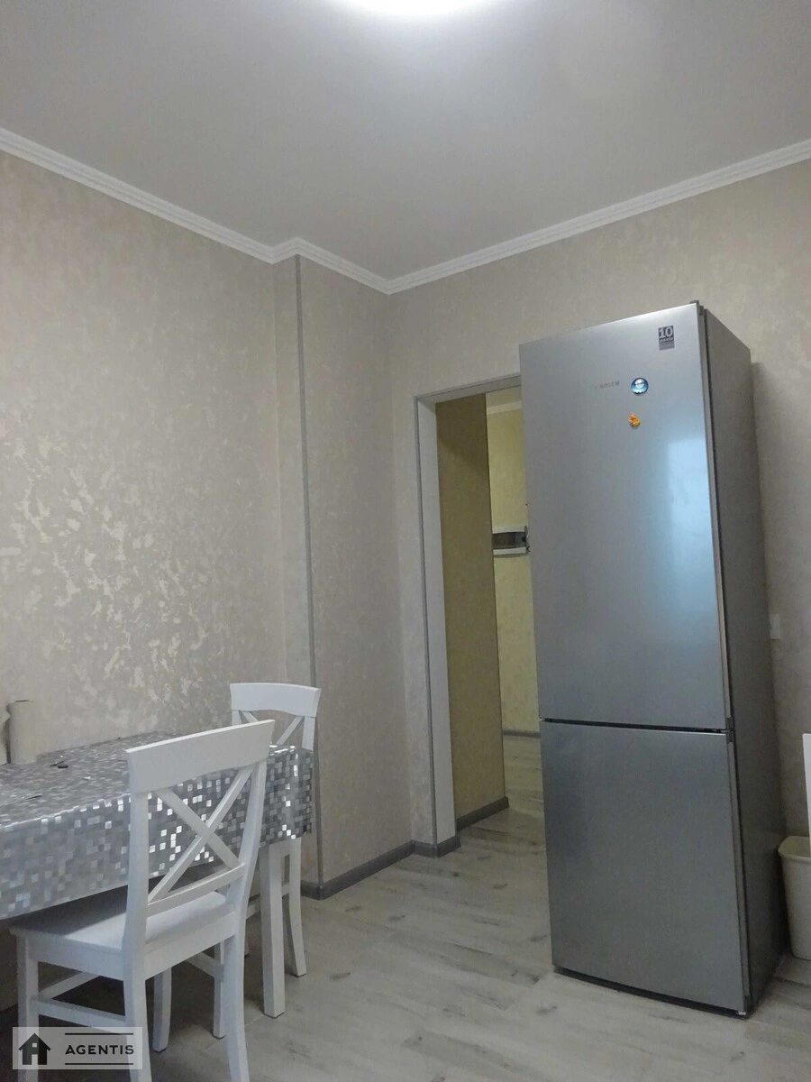 Сдам квартиру 1 комната, 46 m², 5 эт./25 этажей. 27, Краковская 27, Киев. 