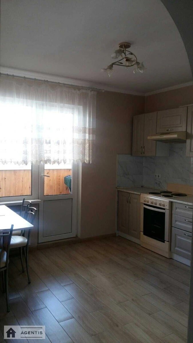 Apartment for rent 1 room, 36 m², 5th fl./6 floors. Serhiya Danchenka vul., Kyiv. 