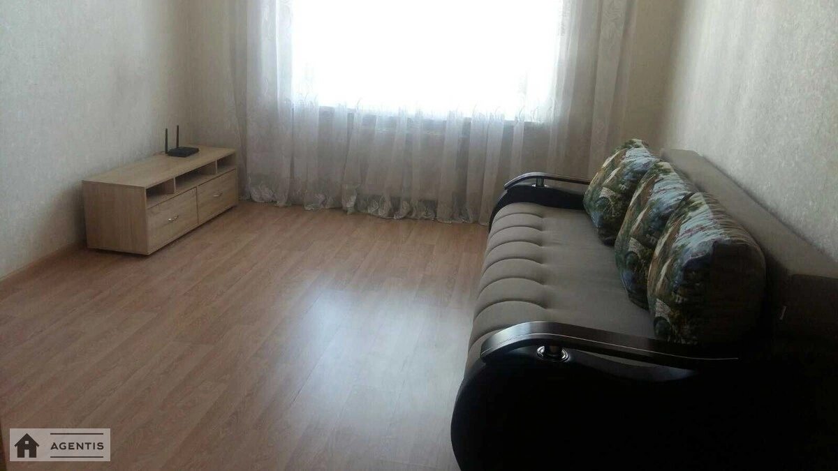 Apartment for rent 1 room, 36 m², 5th fl./6 floors. Serhiya Danchenka vul., Kyiv. 