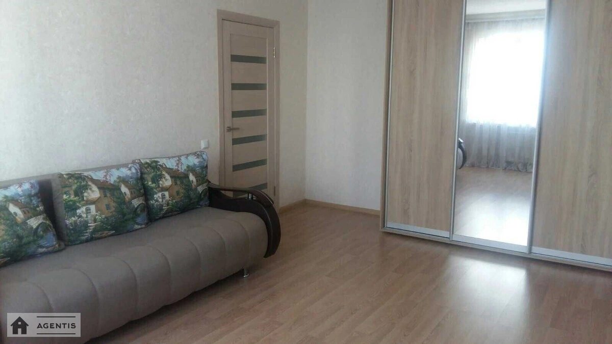 Apartment for rent 1 room, 36 m², 5th fl./6 floors. Serhiya Danchenka vul., Kyiv. 