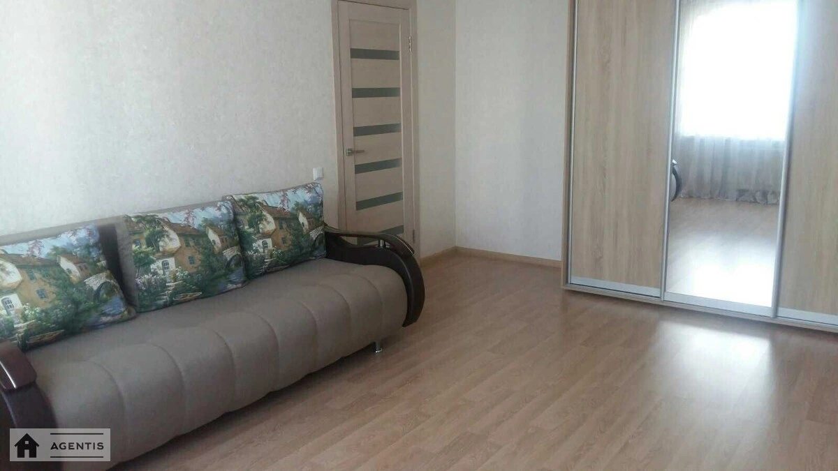 Здам квартиру 1 кімната, 36 m², 5 пов./6 поверхів. Сергія Данченка вул., Київ. 