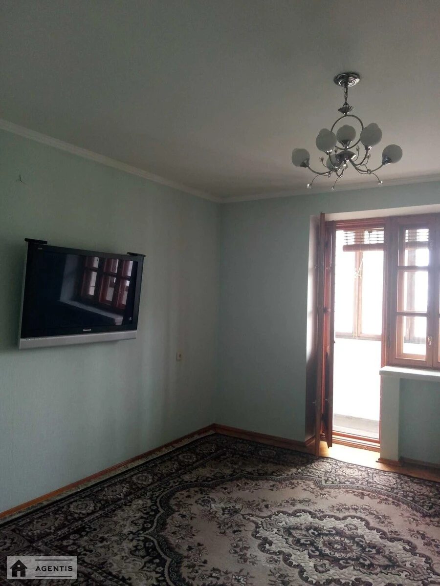 Apartment for rent 3 rooms, 68 m², 6th fl./9 floors. Smilyanska, Kyiv. 