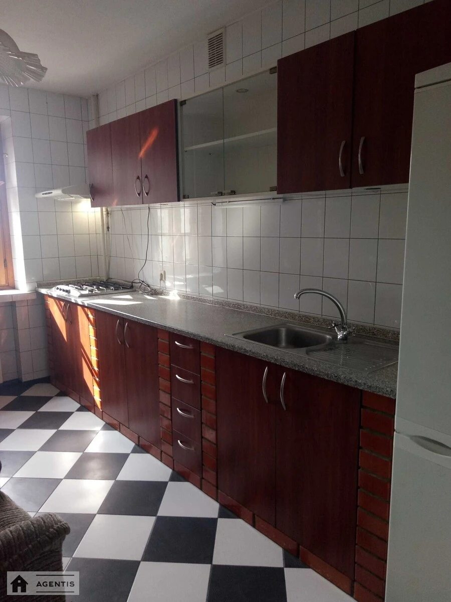 Apartment for rent 3 rooms, 68 m², 6th fl./9 floors. Smilyanska, Kyiv. 