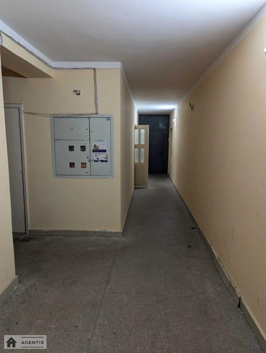 Сдам квартиру 3 комнаты, 87 m², 8 эт./16 этажей. 91, Верховинная 91, Киев. 