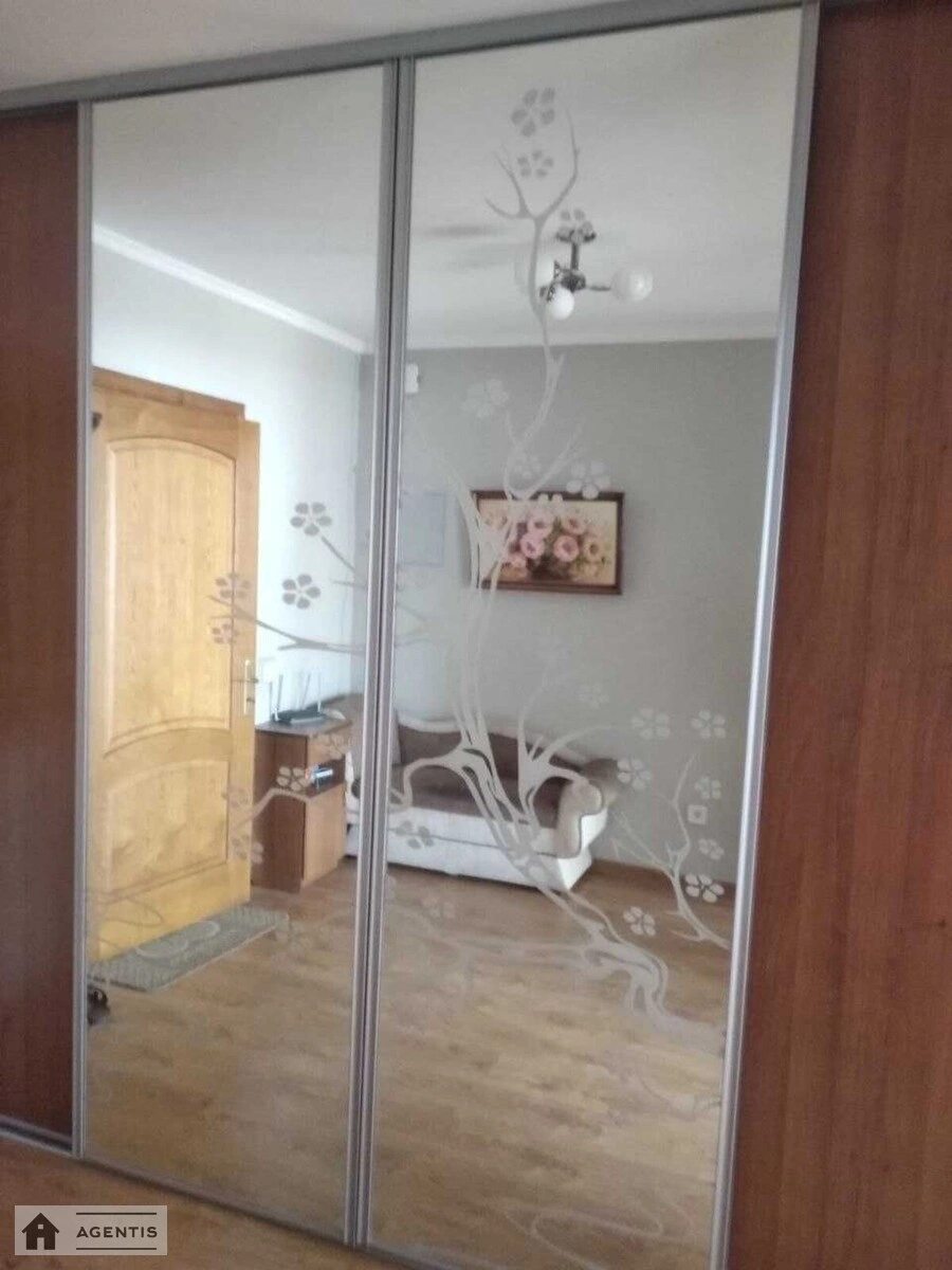 Apartment for rent 1 room, 67 m², 6th fl./16 floors. 15, Smilyanska 15, Kyiv. 