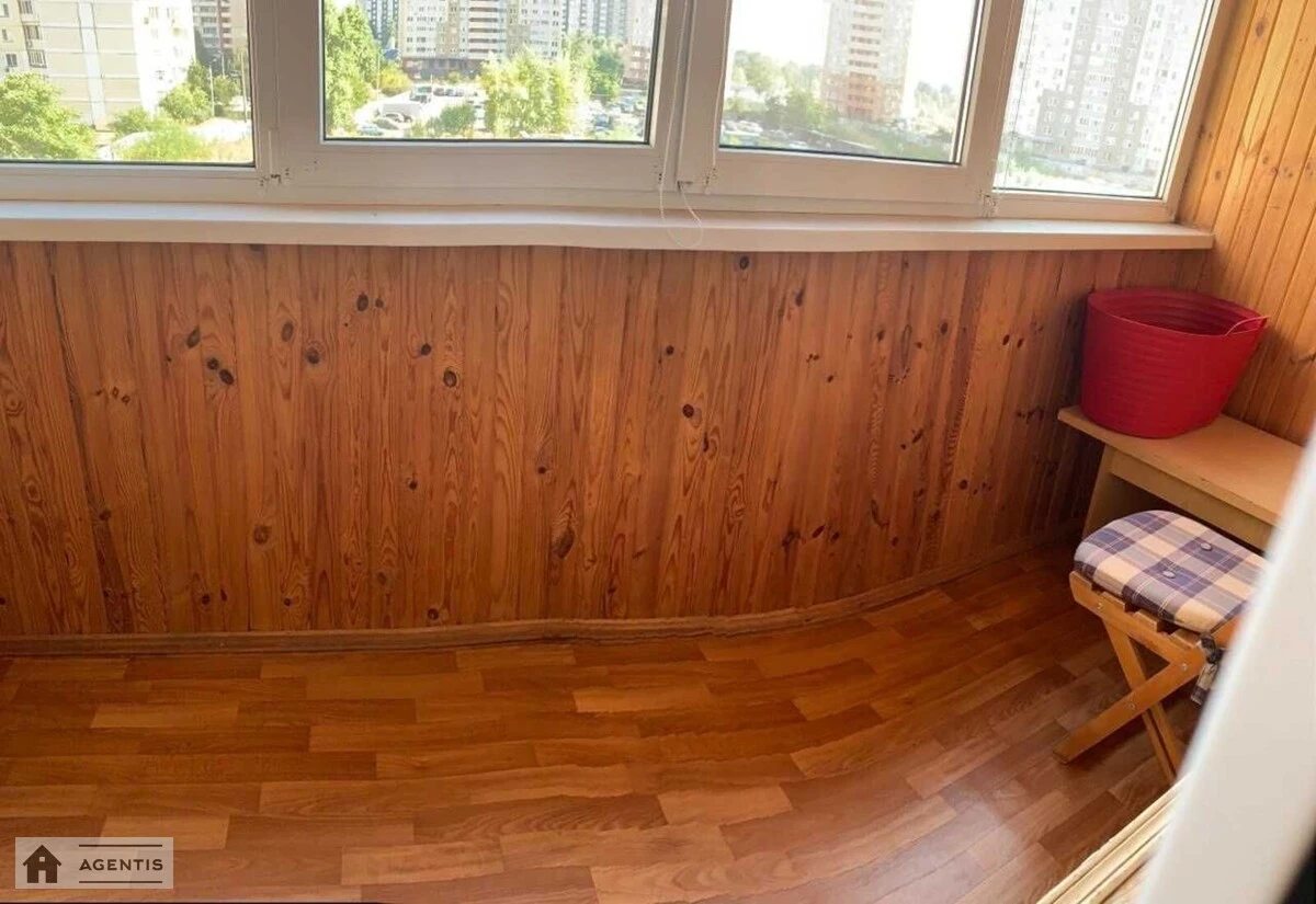 Сдам квартиру 1 комната, 45 m², 4 эт./18 этажей. 7, Соломії Крушельницької вул., Киев. 