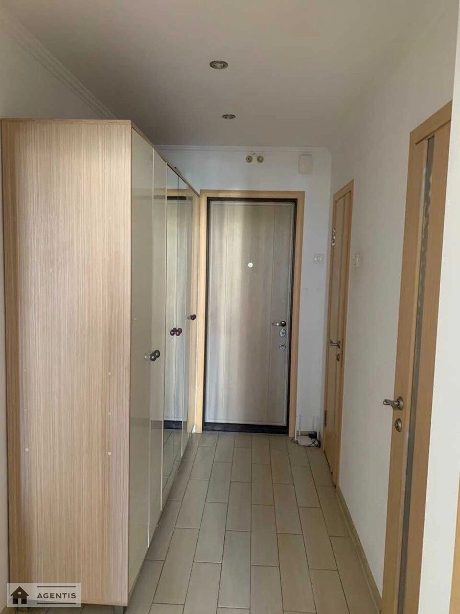 Сдам квартиру 1 комната, 45 m², 4 эт./18 этажей. 7, Соломії Крушельницької вул., Киев. 