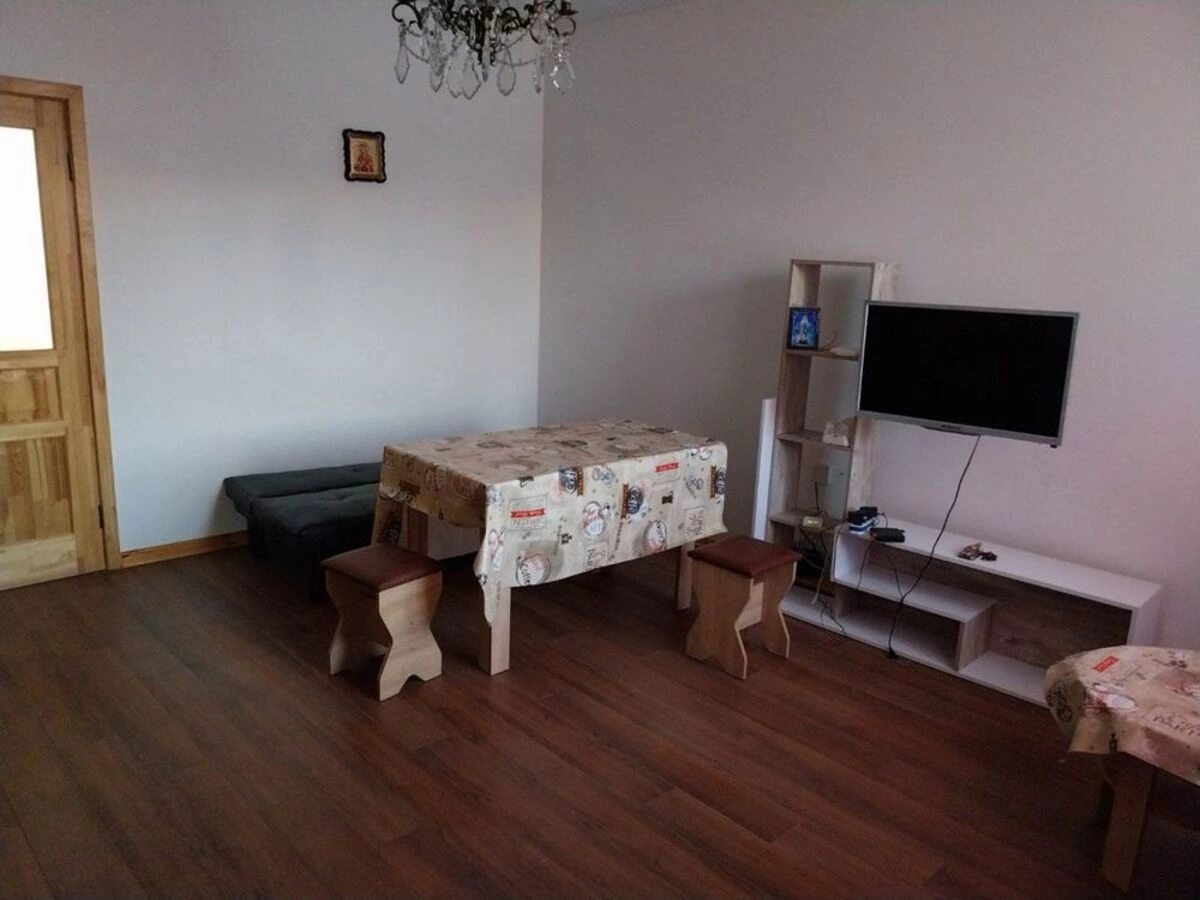 Apartment for rent 2 rooms, 60 m², 1st fl./3 floors. Sofiyivska Borshchahivka. 