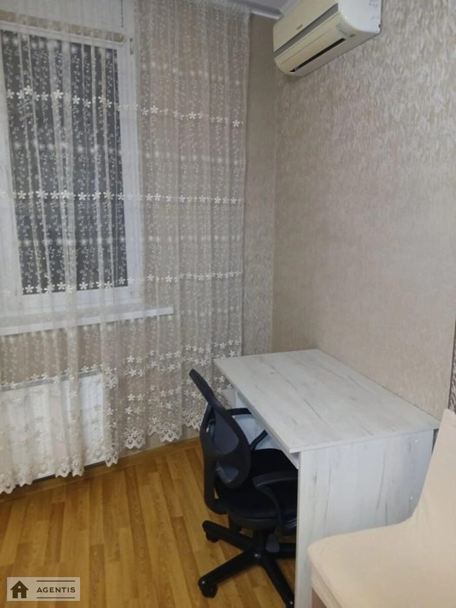 Apartment for rent 2 rooms, 79 m², 18th fl./24 floors. 121, Beresteyskyy prosp. Peremohy, Kyiv. 