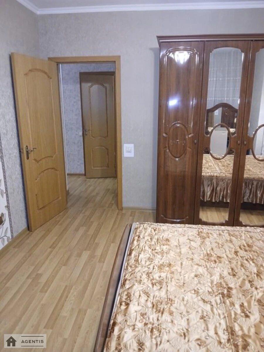 Сдам квартиру 2 комнаты, 79 m², 18 эт./24 этажа. 121, Берестейський просп. (Перемоги), Киев. 