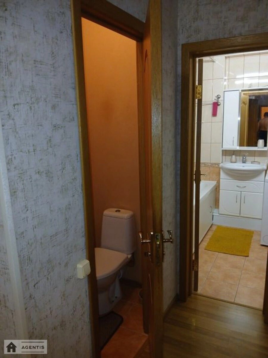 Сдам квартиру 2 комнаты, 79 m², 18 эт./24 этажа. 121, Берестейський просп. (Перемоги), Киев. 