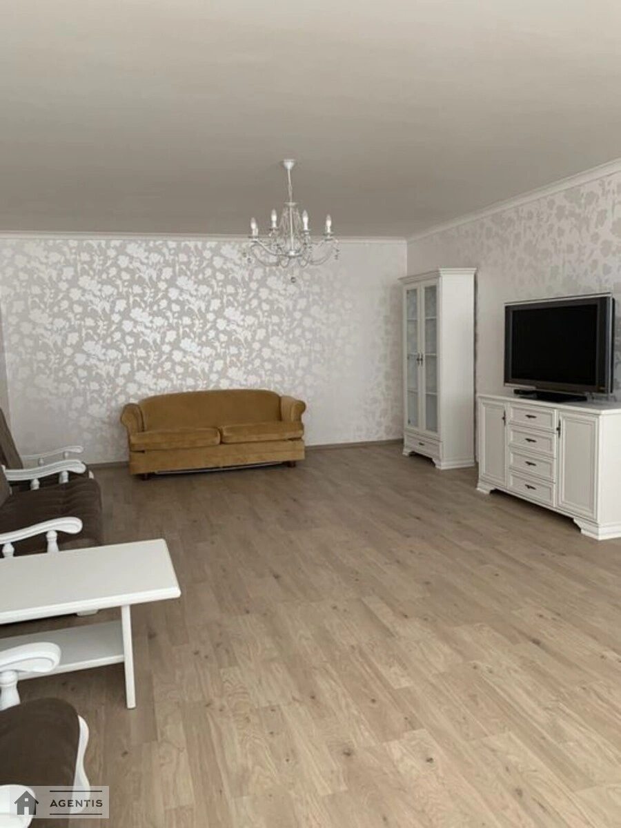 Сдам квартиру 3 комнаты, 124 m², 10 эт./20 этажей. Івана Гонти вул., Киев. 