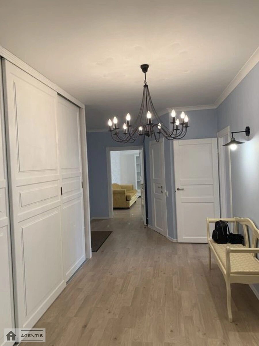 Сдам квартиру 3 комнаты, 124 m², 10 эт./20 этажей. Івана Гонти вул., Киев. 